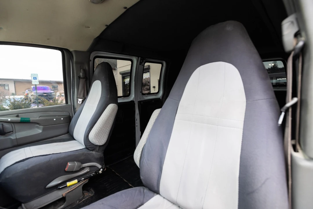 2003 GMC Savana - Image 20 of 21