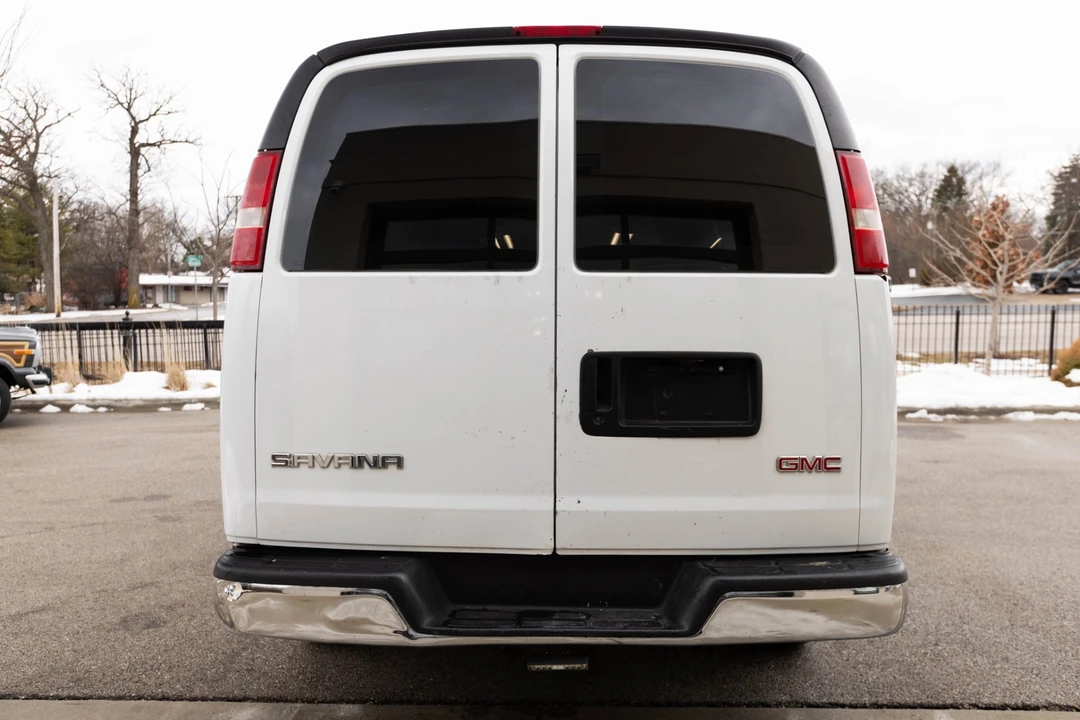2003 GMC Savana - Image 8 of 21