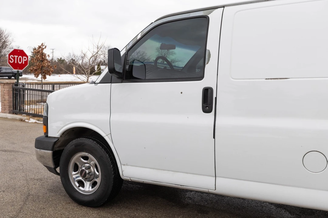 2003 GMC Savana - Image 3 of 21