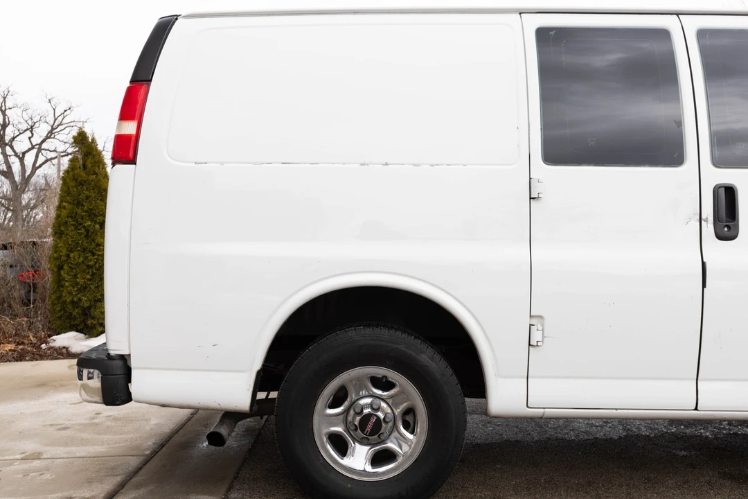 2003 GMC Savana - Image 12 of 21
