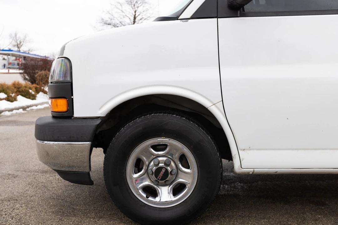 2003 GMC Savana - Image 4 of 21