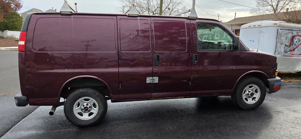 2003 GMC Savana - Image 2 of 17