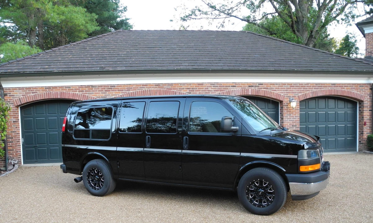 2003 GMC Savana - Image 7 of 31