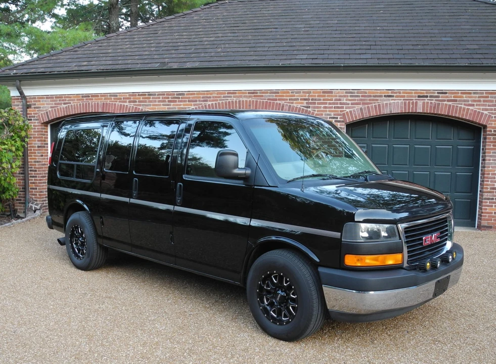 2003 GMC Savana - Image 6 of 31