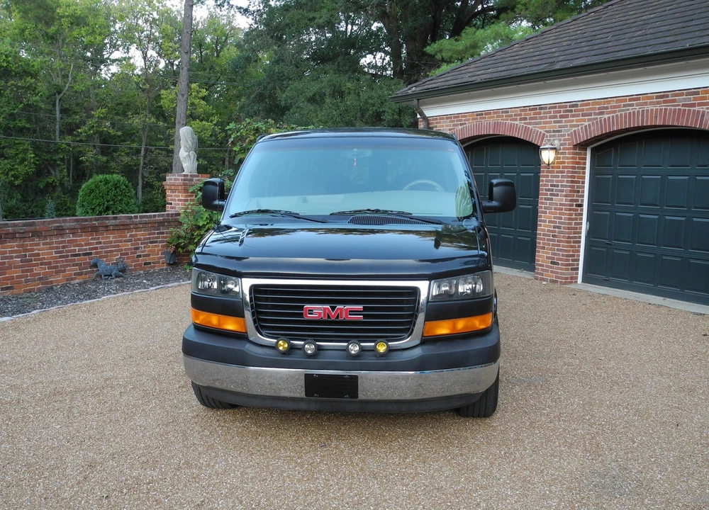 2003 GMC Savana - Image 2 of 31