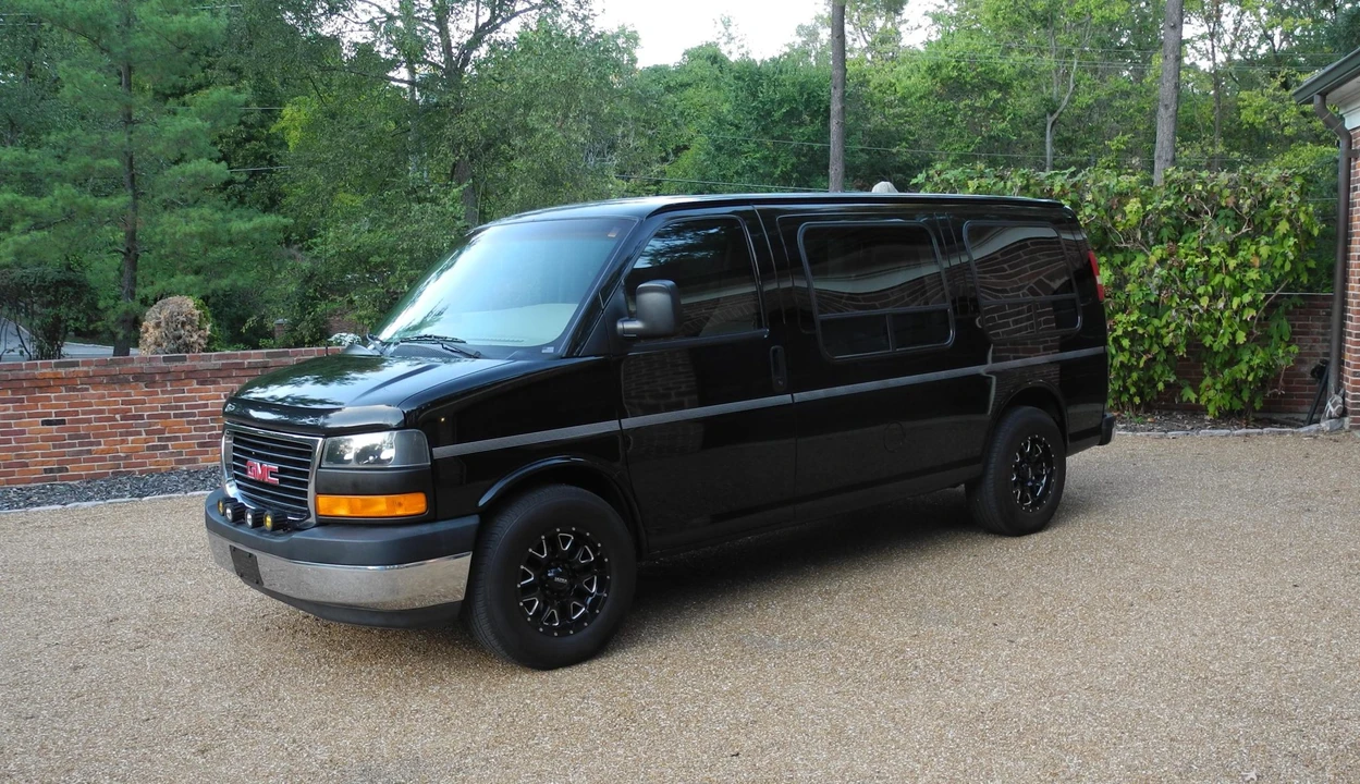 2003 GMC Savana - Image 16 of 31