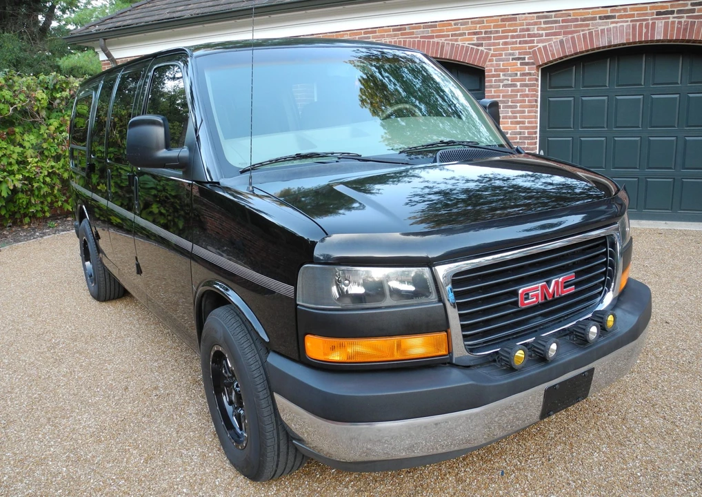 2003 GMC Savana - Image 3 of 31