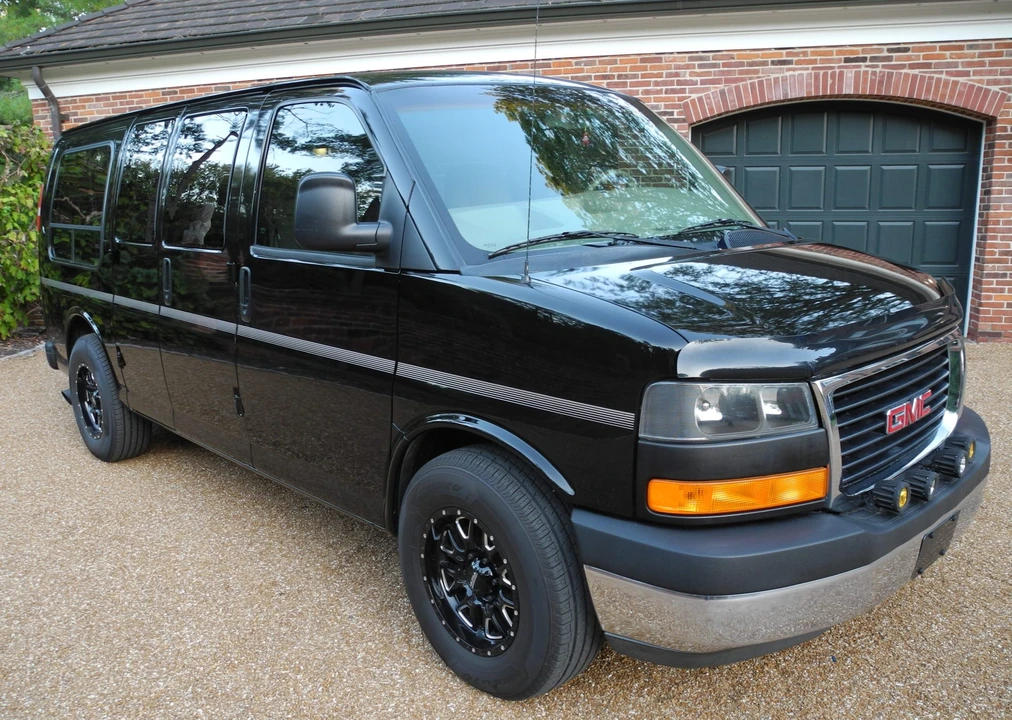 2003 GMC Savana - Image 4 of 31