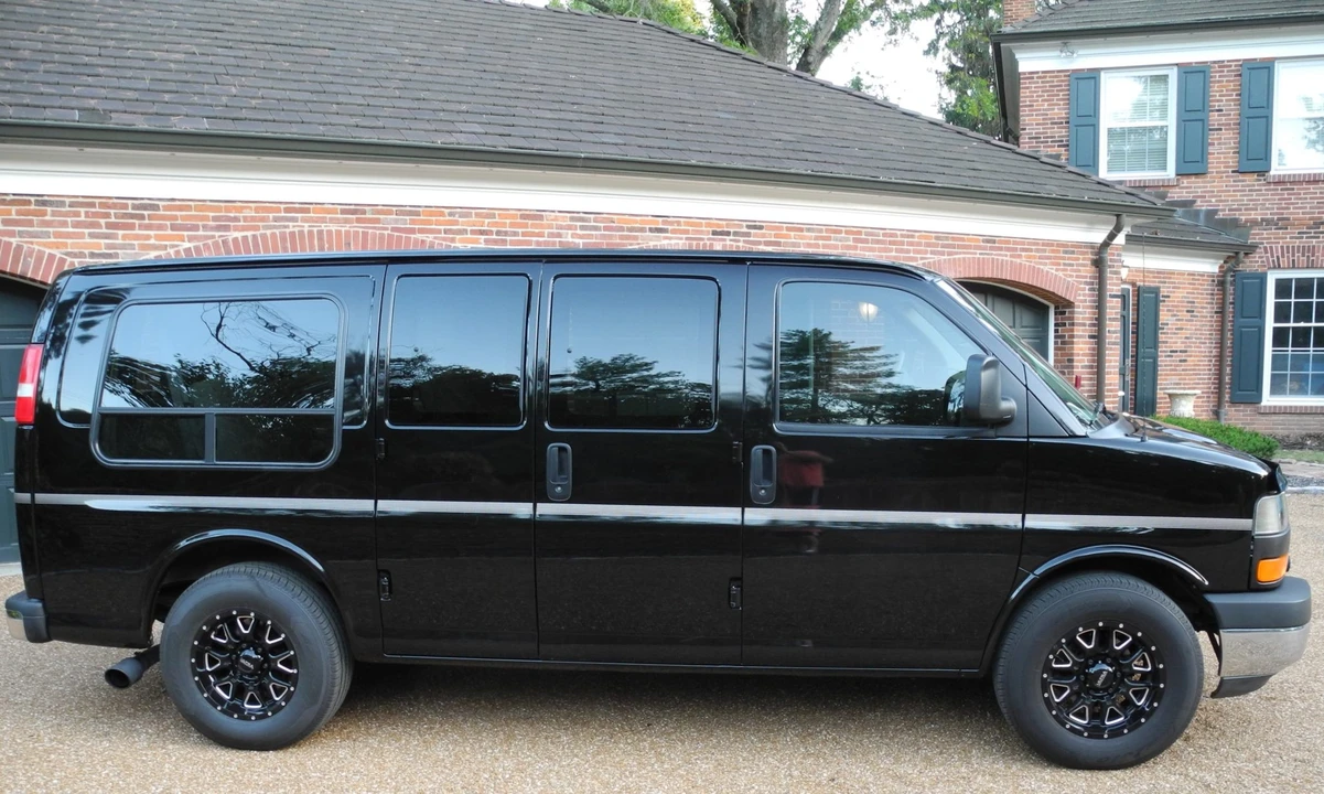 2003 GMC Savana - Image 8 of 31