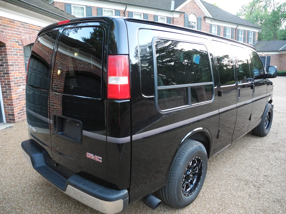 2003 GMC Savana - Image 10 of 31
