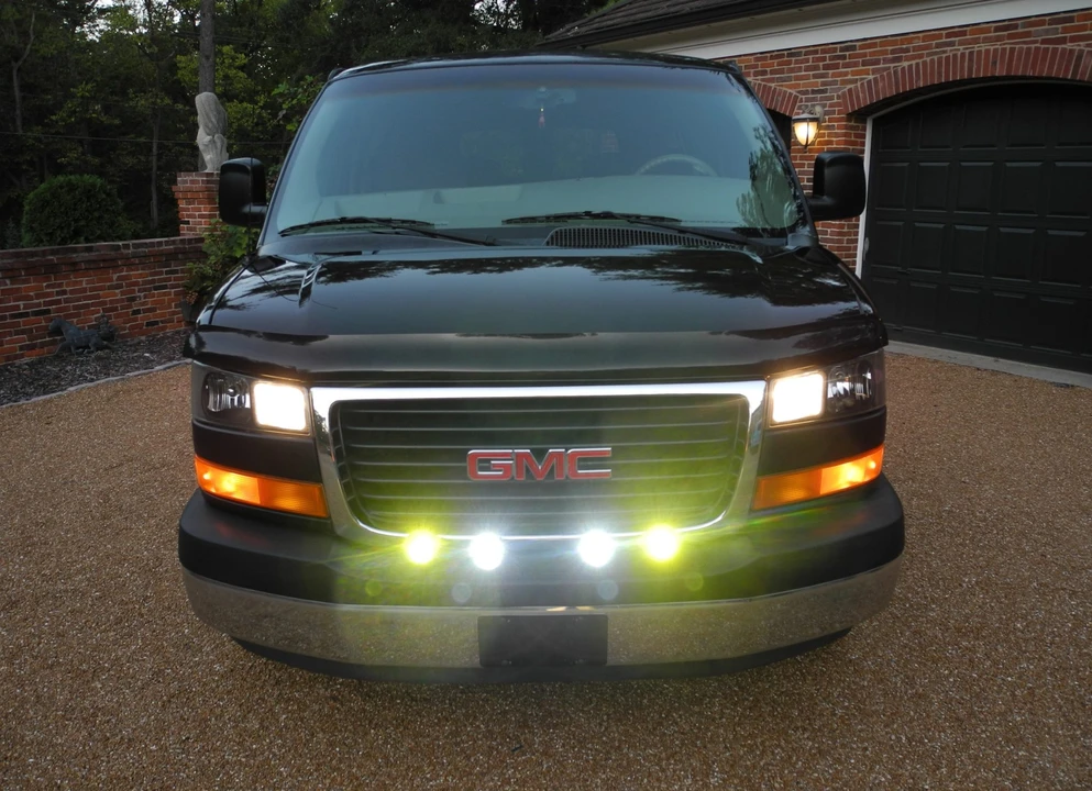 2003 GMC Savana - Image 21 of 31