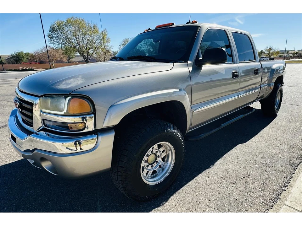 2003 GMC Sierra 2nd Gen - Image 2 of 27