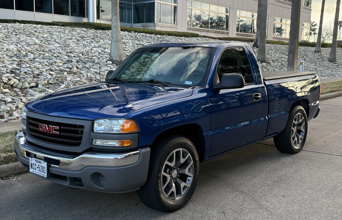 2003 GMC Sierra 2nd Gen - Image 2 of 31