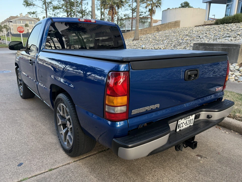 2003 GMC Sierra 2nd Gen - Image 3 of 31