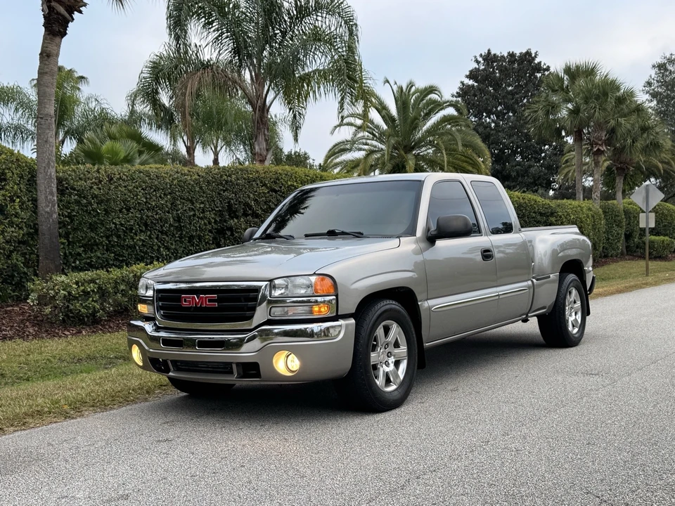 2003 GMC Sierra 2nd Gen - Image 2 of 21