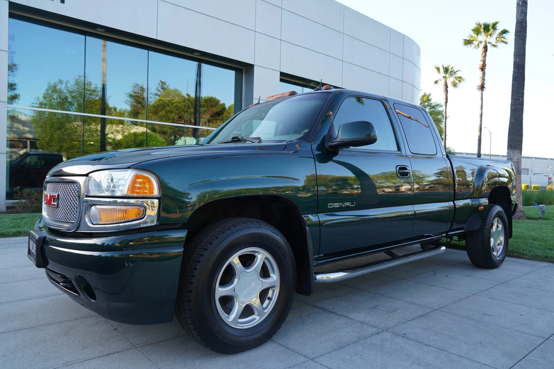 2003 GMC Sierra 2nd Gen - Image 2 of 31