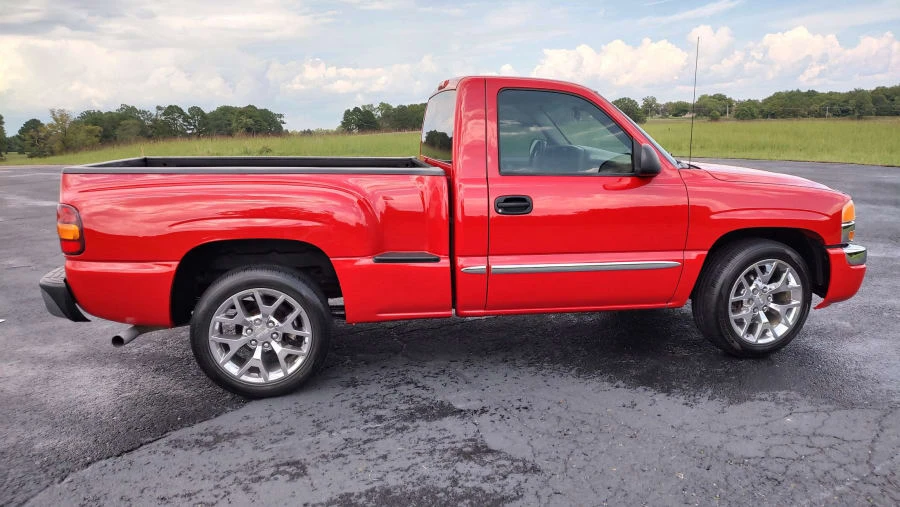 2003 GMC Sierra 2nd Gen - Image 2 of 8