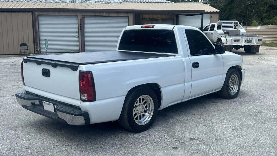2004 GMC Sierra 2nd Gen - Image 2 of 7