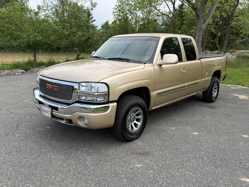 2003 GMC Sierra 2nd Gen - Image 2 of 31