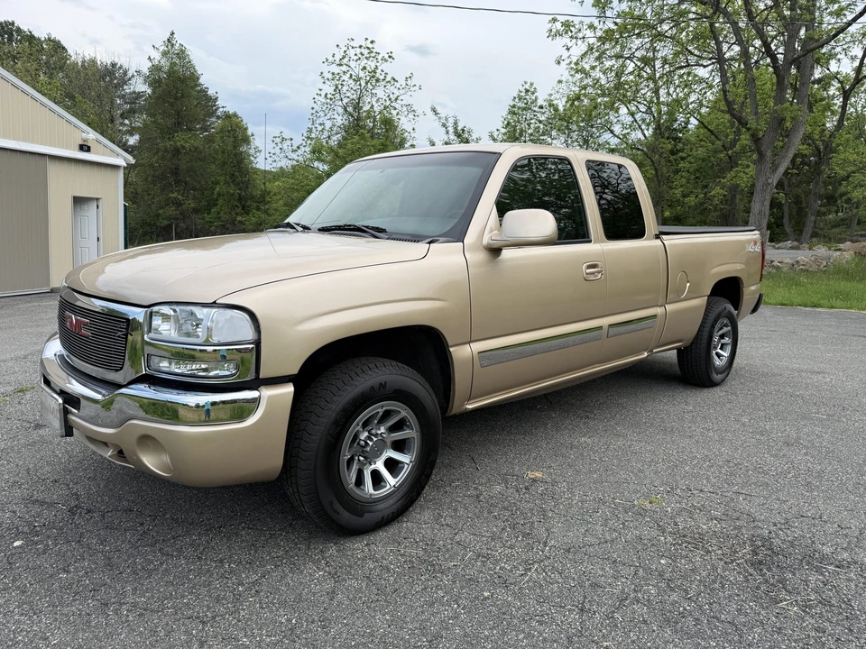 2003 GMC Sierra 2nd Gen - Image 3 of 31