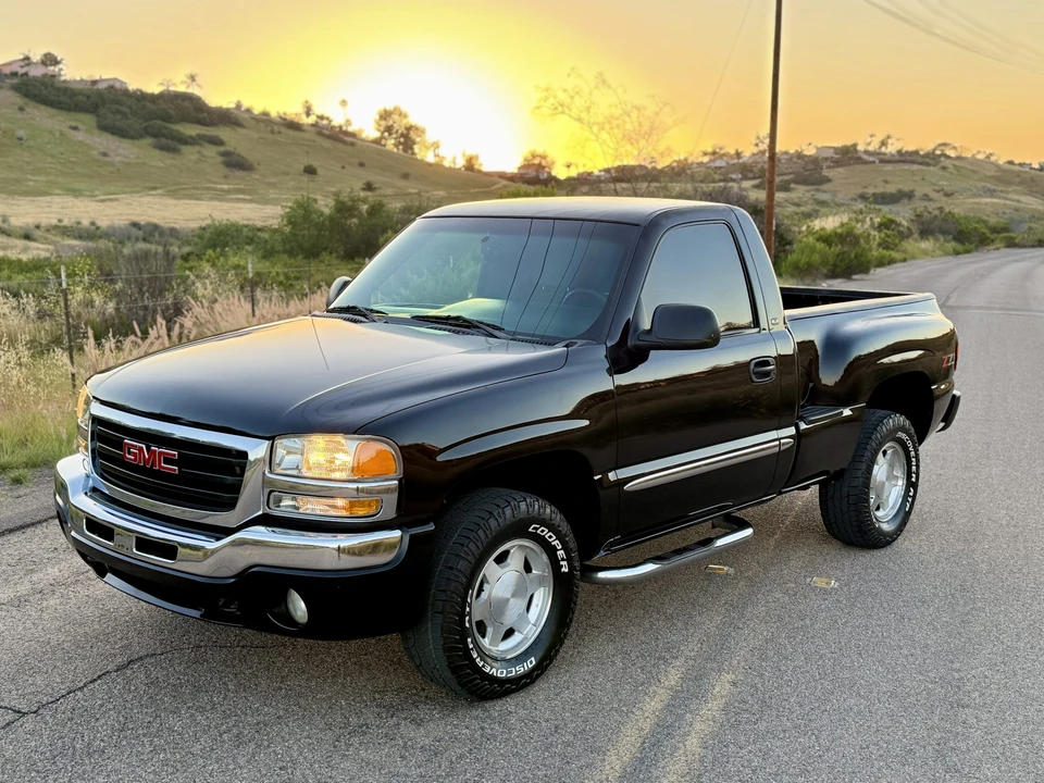 2003 GMC Sierra 2nd Gen - Image 4 of 31