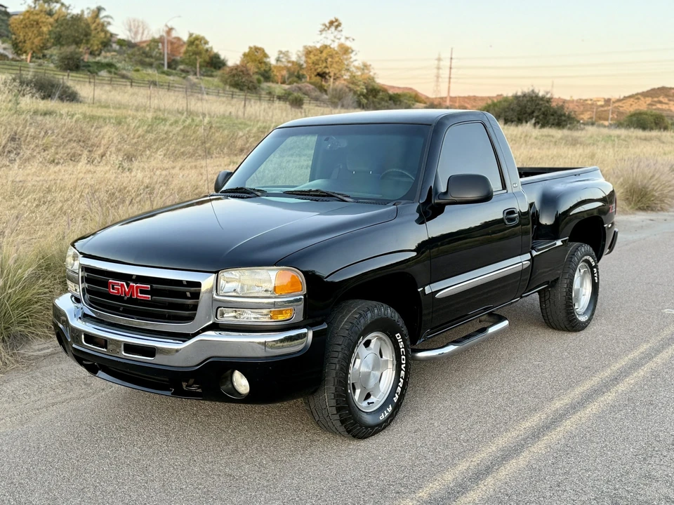 2003 GMC Sierra 2nd Gen - Image 2 of 31