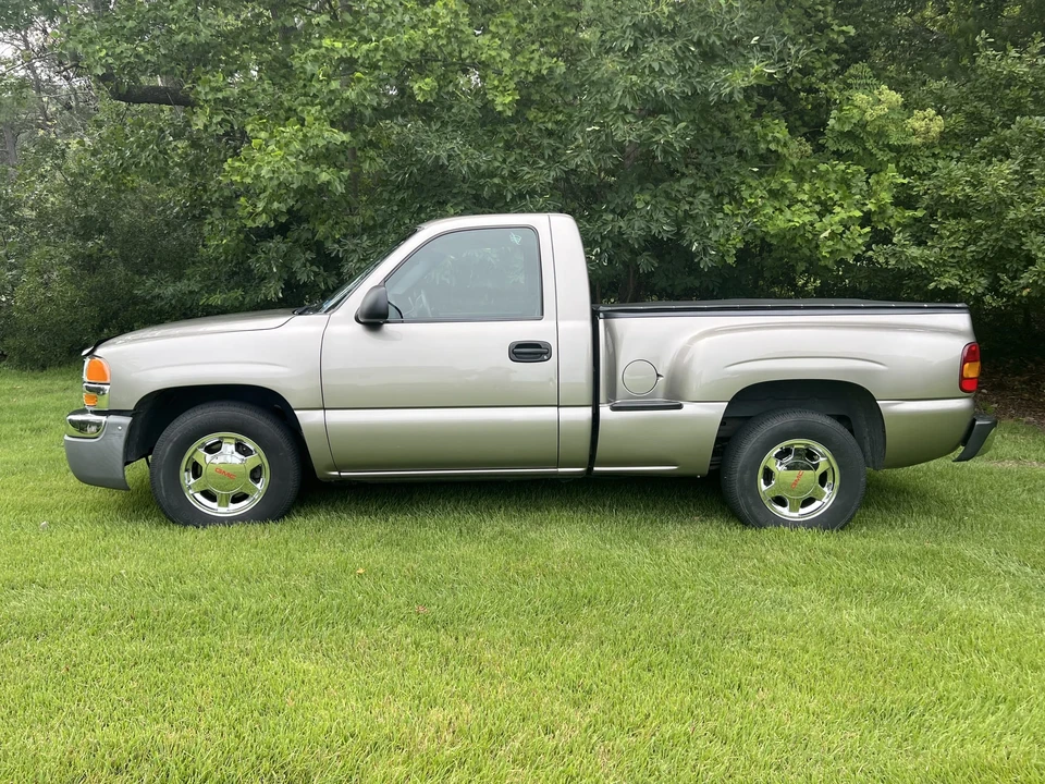 2003 GMC Sierra 2nd Gen - Image 4 of 31