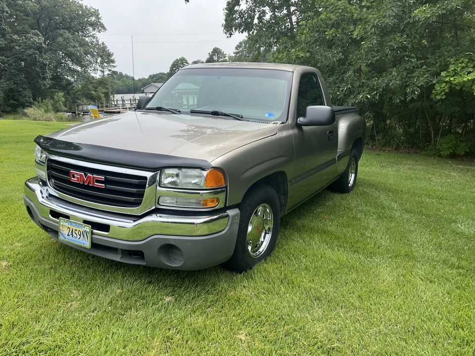 2003 GMC Sierra 2nd Gen - Image 2 of 31