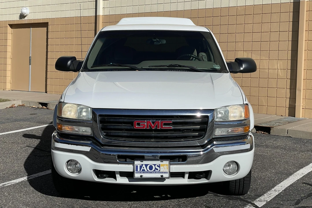 2003 GMC Sierra Heavy Duty 2nd Gen - Image 2 of 31