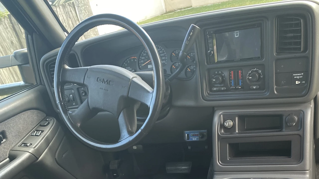 2003 GMC Sierra Heavy Duty 2nd Gen - Image 3 of 10