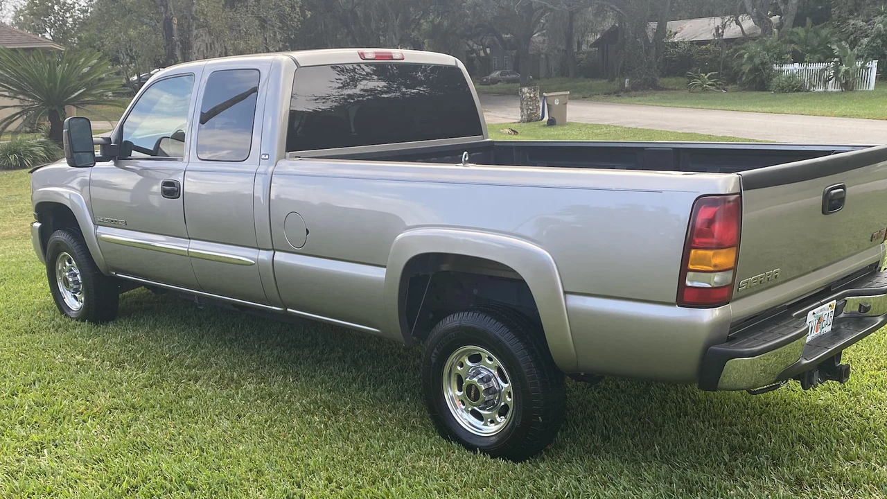 2003 GMC Sierra Heavy Duty 2nd Gen - Image 9 of 10