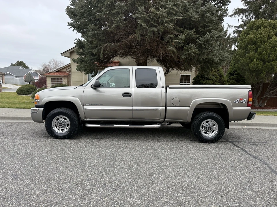 2003 GMC Sierra Heavy Duty 2nd Gen - Image 2 of 21
