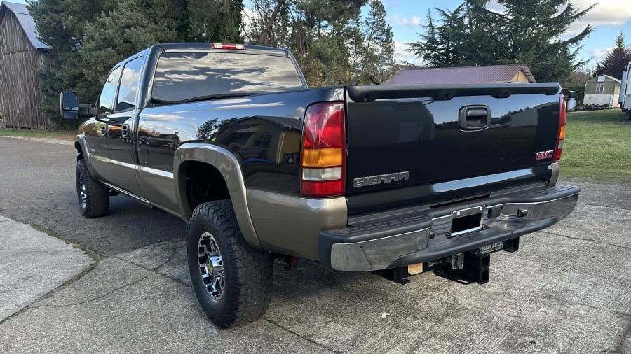 2003 GMC Sierra Heavy Duty 2nd Gen - Image 2 of 11