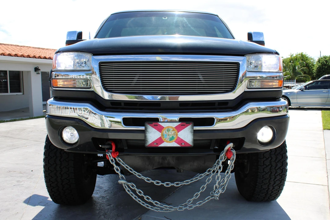 2003 GMC Sierra Heavy Duty 2nd Gen - Image 2 of 31