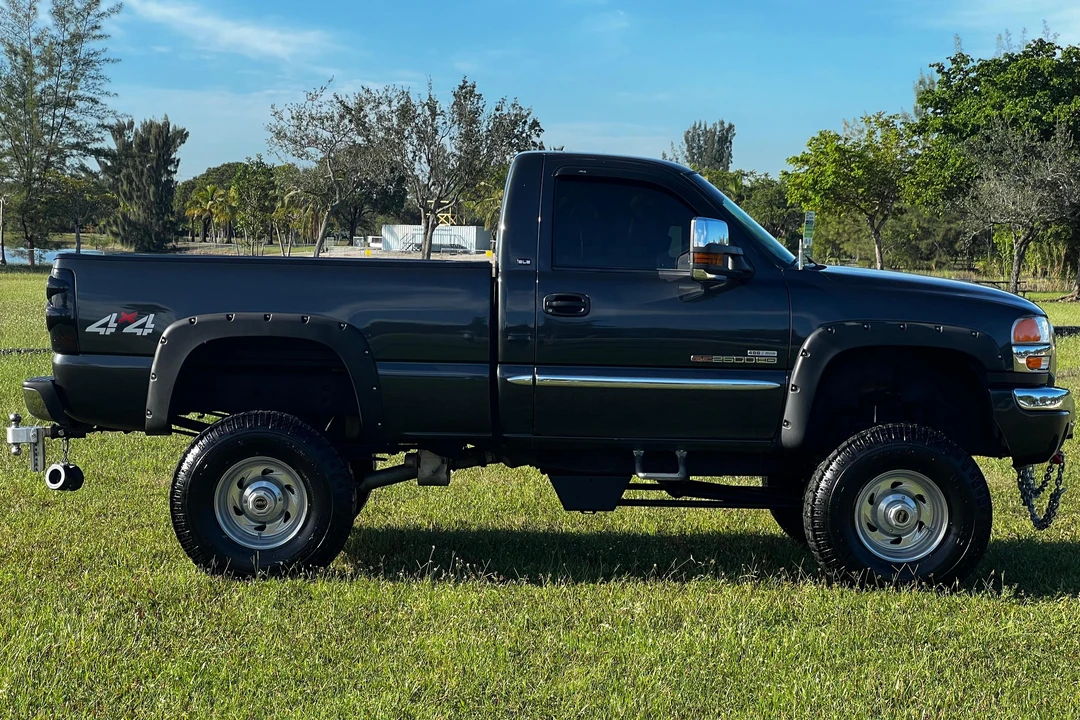 2003 GMC Sierra Heavy Duty 2nd Gen - Image 3 of 31