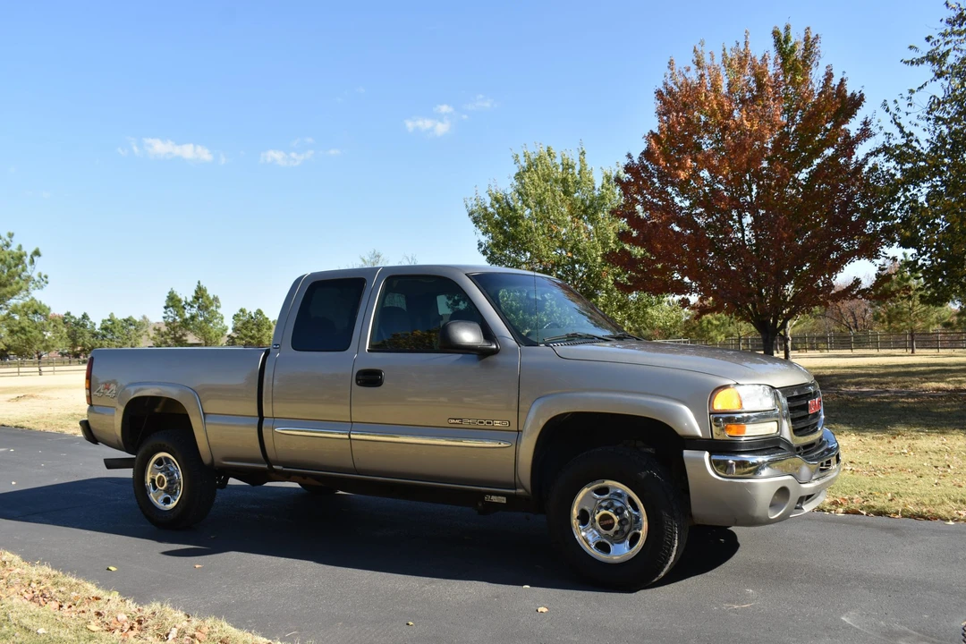 2003 GMC Sierra Heavy Duty 2nd Gen - Image 2 of 31