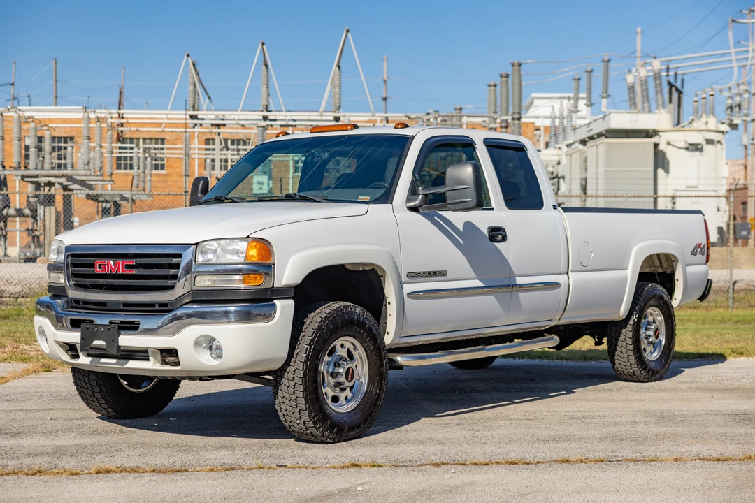 2003 GMC Sierra Heavy Duty 2nd Gen - Image 2 of 31