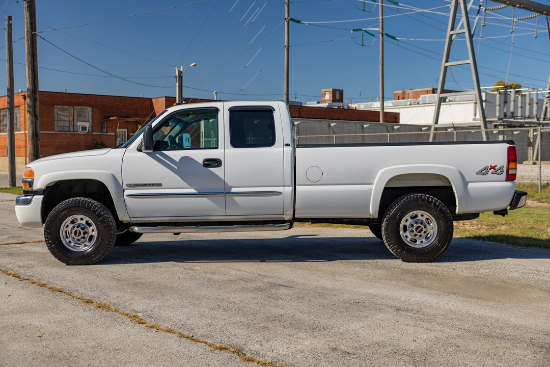 2003 GMC Sierra Heavy Duty 2nd Gen - Image 3 of 31