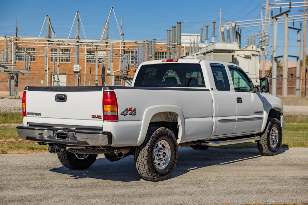2003 GMC Sierra Heavy Duty 2nd Gen - Image 5 of 31