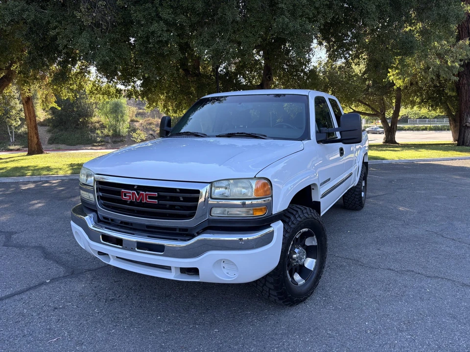 2003 GMC Sierra Heavy Duty 2nd Gen - Image 2 of 31