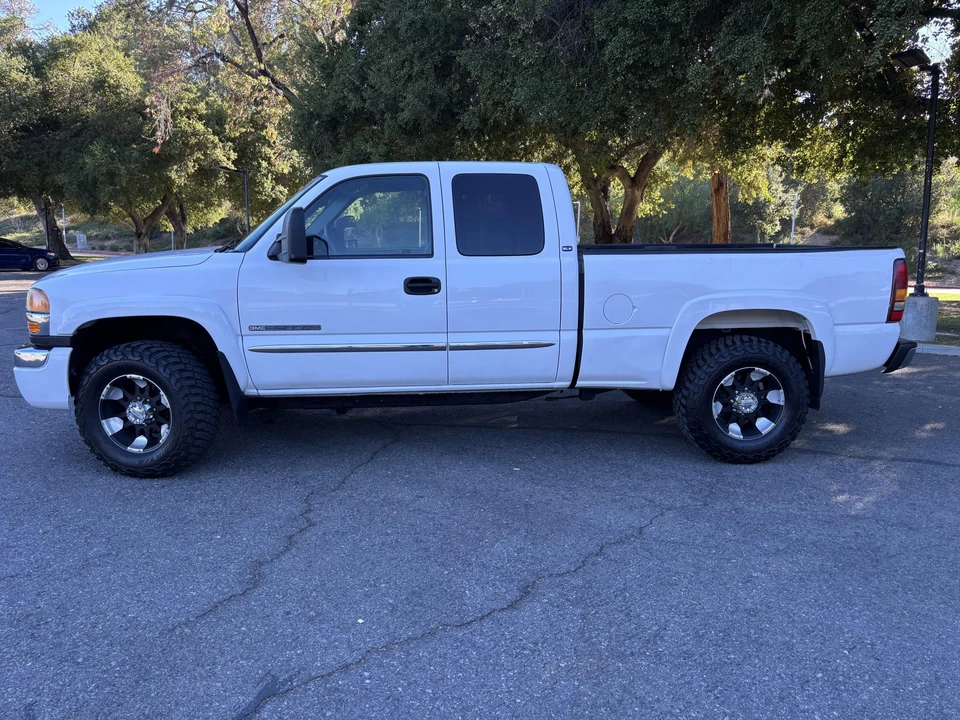 2003 GMC Sierra Heavy Duty 2nd Gen - Image 5 of 31