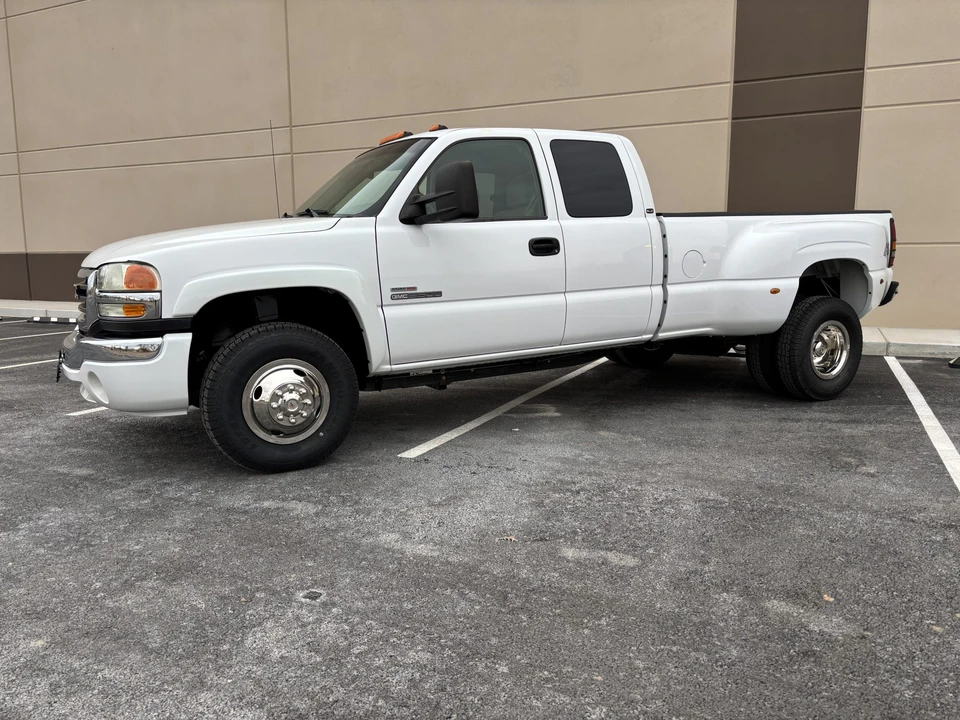 2003 GMC Sierra Heavy Duty 2nd Gen - Image 3 of 31