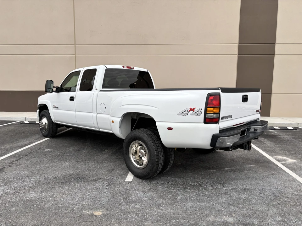 2003 GMC Sierra Heavy Duty 2nd Gen - Image 5 of 31