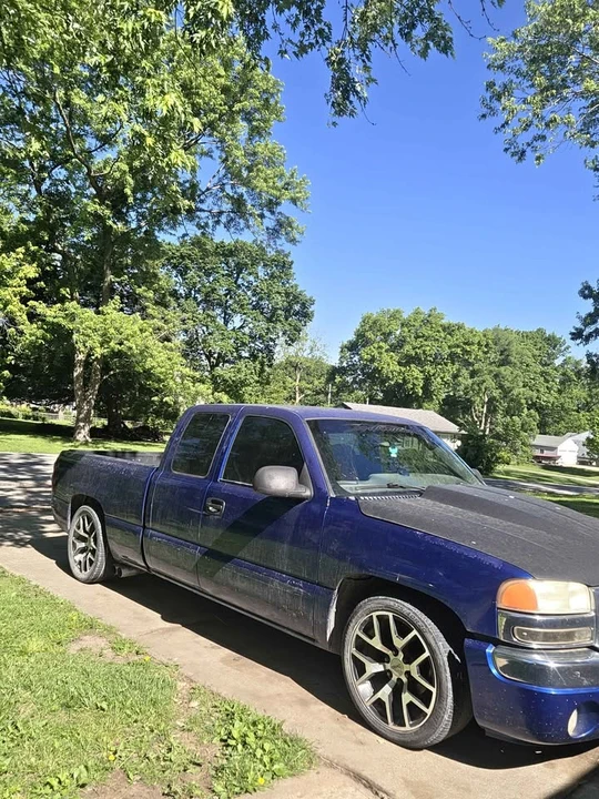 2003 GMC Sierra 2nd Gen - Image 2 of 6