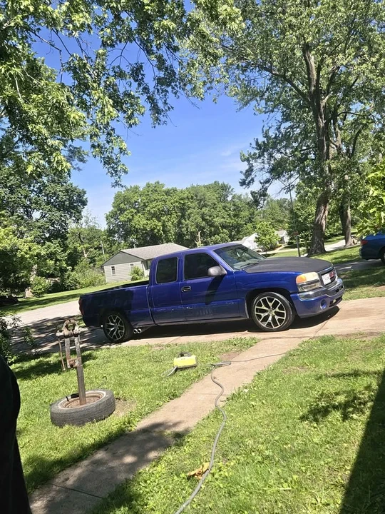 2003 GMC Sierra 2nd Gen - Image 3 of 6