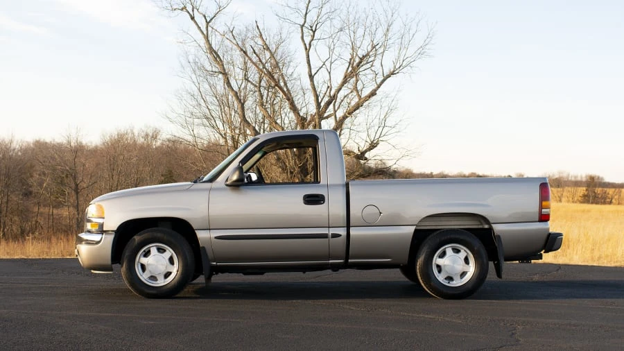 2003 GMC Sierra 2nd Gen - Image 2 of 12