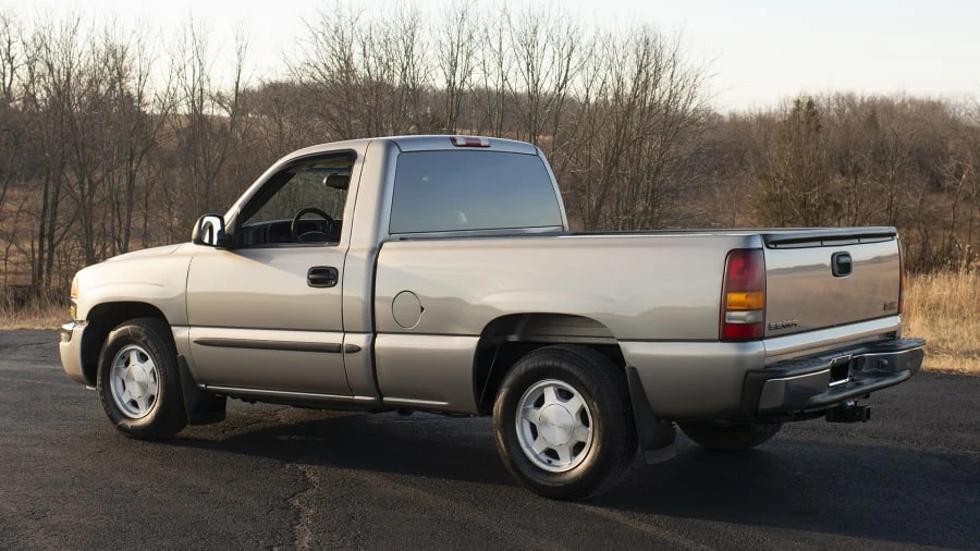 2003 GMC Sierra 2nd Gen - Image 3 of 12