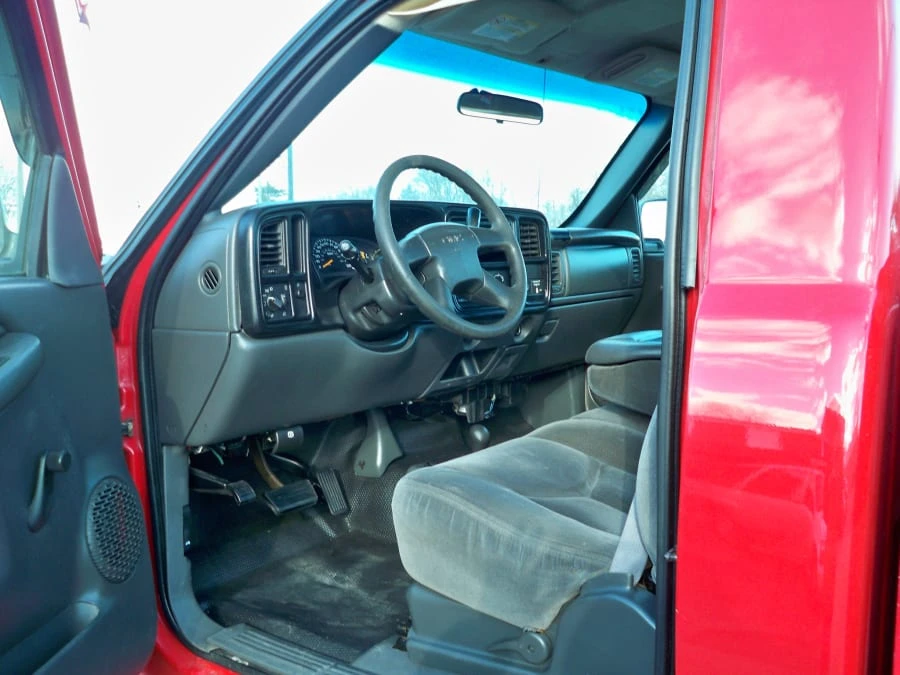 2003 GMC Sierra 2nd Gen - Image 2 of 5
