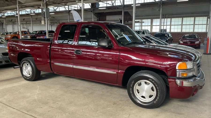 2003 GMC Sierra 2nd Gen - Image 2 of 5