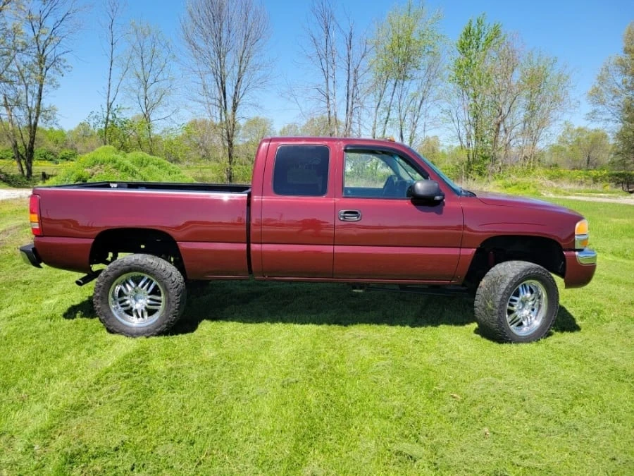 2003 GMC Sierra 2nd Gen - Image 2 of 5